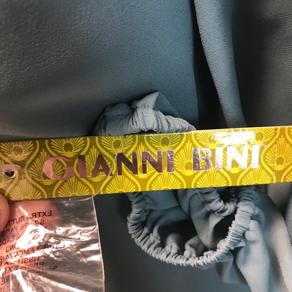 NWT Gianni Bini pale blue ruffled sleeve dress - Picture 11 of 11